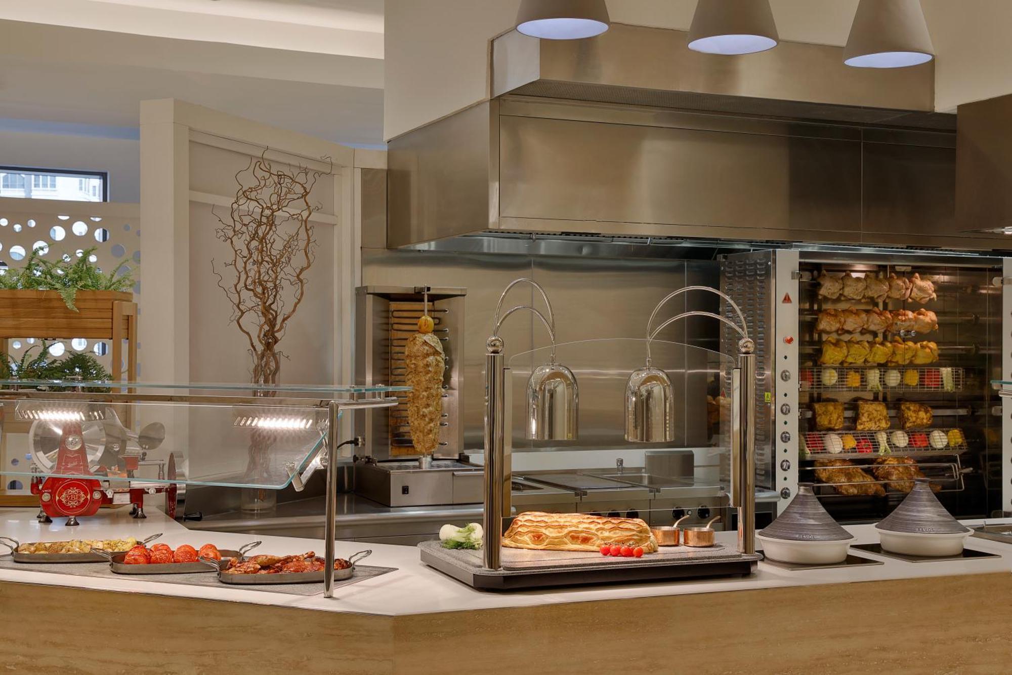 Jumeirah Jabal Omar Makkah Mecca Exterior photo A typical buffet